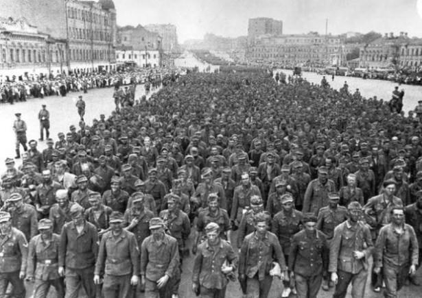 <p><strong>57 bin Alman askerinin Belarus hezimeti sonrası tutsak edildiği gün...</strong></p>
