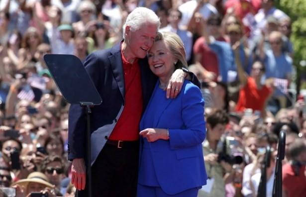 <p>Eski First Lady Hillary Clinton, eşi için şaka yollu 'First Dude' (İlk ahbap) ifadesini kullanmıştı. Bill Clinton tarzı, çekiciliği ve skandallarıyla başkan eşliği için herhalde doğru bir isim olurdu.</p>
