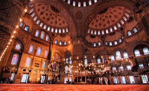 <p>Bugün ülkemizde ve dışarıda kalmış Osmanlı topraklarında pek çok selâtin camii vardır. Ama en çok İstanbul'da toplanmışlardır. İşte o camiler...</p>