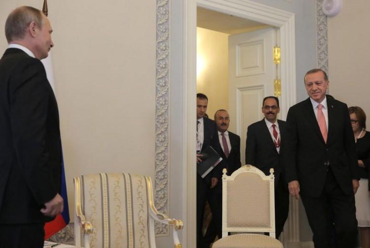<p>Cumhurbaşkanı Recep Tayyip Erdoğan ve Rusya Federasyonu Devlet Başkanı Vladimir Putin, St. Petersburg Konstantinovski Sarayı'nda bir araya geldi.</p>

<p> </p>
