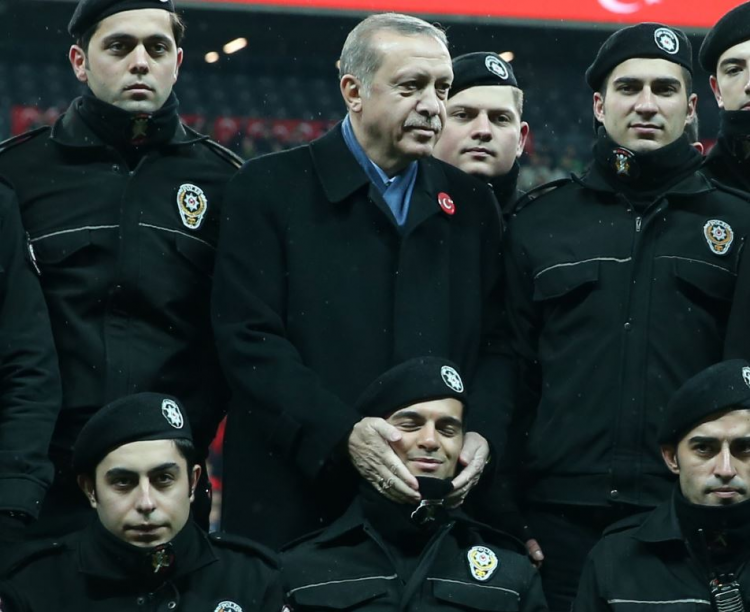 <p>Son dönemde yaşanan terör olayları karşısında futbol dünyası Cumhurbaşkanı Erdoğan'ın önderliğinde biraraya geldi..</p>
