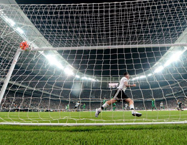 <p>Beşiktaş, Spor Toto Süper Lig'in 28. haftasında yeni stadı Vodafone Arena'daki ilk maçında Bursaspor ile karşı karşıya geldi</p>
