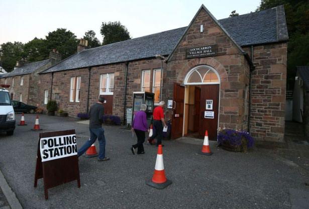 <p>İskoçya'nın Birleşik Krallık'tan ayrılmasıyla ilgili düzenlenen tarihi referandum için oy verme işlemi sürüyor..</p>

<p> </p>
