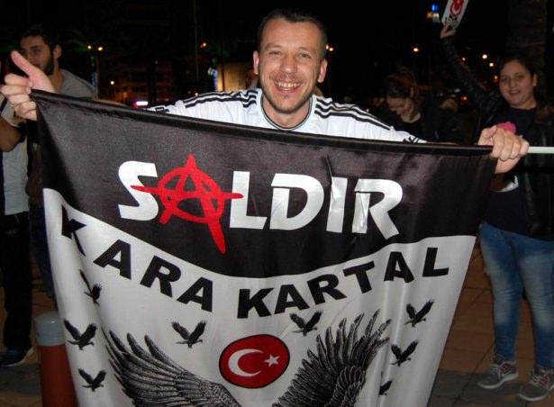 <p>Beşiktaş'ın UEFA Avrupa Ligi 2. turunda İngiltere'nin Liverpool takımını elemesi, yurt genelinde coşkuyla kutlandı.</p>