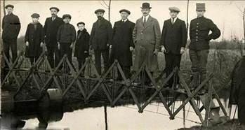 <p>Acil durumlarda kullanılmak üzere "katlanabilir köprü"</p>