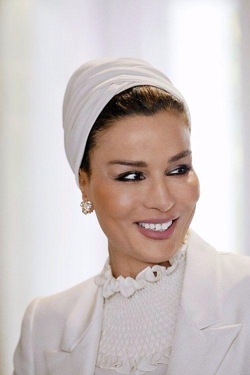 <p> Sheikha Mozah, 8 Ağustos 1959 yılında Katar’da doğdu.</p>