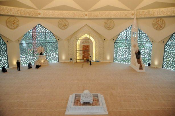 <p>Üsküdar'da inşa edilen Tatbikat Camii</p>