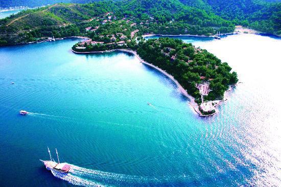 <p>9 günlük tatilde İtalya başta olmak üzere Fransa, İspanya, Orta Avrupa gibi yakın turların yanı sıra Uzakdoğu gibi pahalı turlar da erkenden tükendi” diye konuştu.</p>