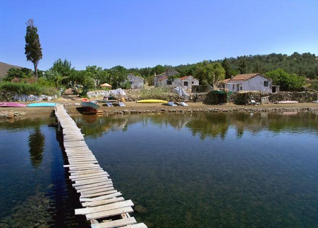 <p>Bu noktada da yaz dönemi zor olan charter seferlerinin sayısını müsaitlik durumunda artırma yoluna gideceğiz” diye konuştu.</p>