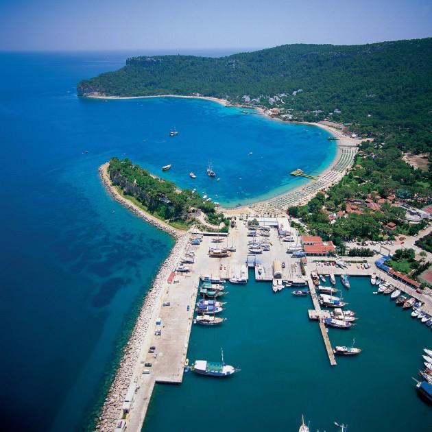 <p>Öte yandan yetkililer kişi başı fiyatları 399 ile 3 bin Euro arasındaki haftalık turların büyük bölümünün satıldığını belirterek, 3-4 günlük kısa turların da son dakikaya kadar satılarak elde tur kalmayacağını ifade ediyorlar.</p>
