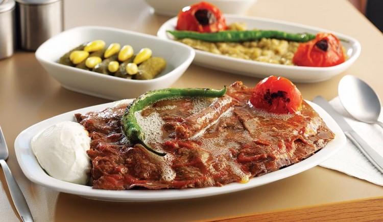 <p><strong>300 gramlık </strong>bir İskender kebap <strong>580 kalori </strong>ediyor. </p>
