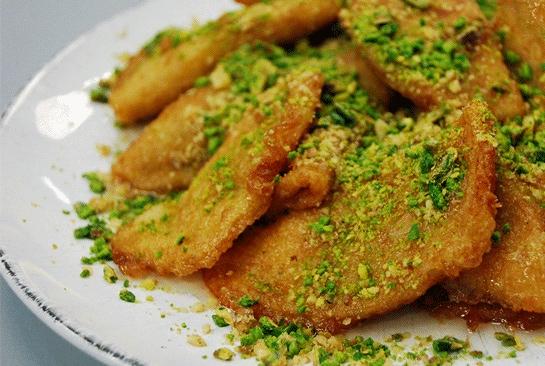 <p>Antalya'da bol cevizli <strong>Arap kadayıfı ve tirmis, </strong></p>