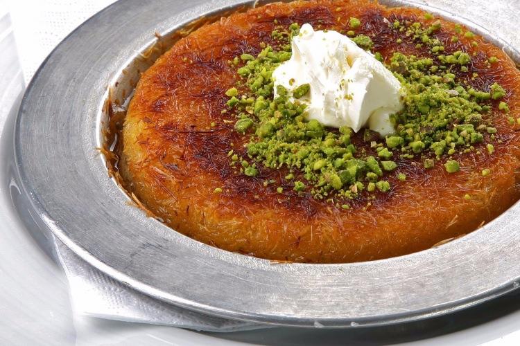 <p>Hatay'da <strong>künefe ve humus,</strong> Isparta'da <strong>kabune,</strong> bölgenin tadılması gereken lezzetlerden sadece birkaçı.</p>