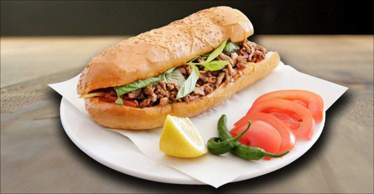 <p>1 porsiyon <strong>tantuni </strong>ise<strong> 380 kalori. </strong></p>