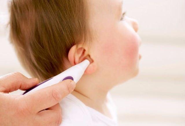 <p>- Yolculuğa çıkmadan mutlaka yanınıza ateş ölçer, burun tıkanıklığı için serum fizyolojik damla, parasetamol içeren<strong> ilaç, antiseptik kremler, antihistaminik (allerji giderici) ilaçlar, yanık merhemi, böcek ve sinek ısırığı</strong> için kullanılabilecek jel, yara bandı, sivrisineklere karşı cibinlik alın. </p>