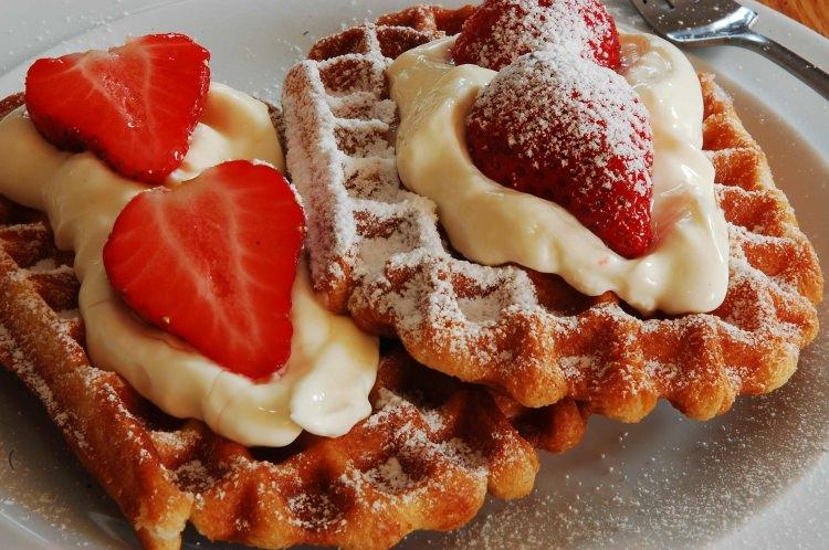 <p>20 kareden oluşan Brüksel waffle, sadece meyveli ve pudra şekerli tüketilir. </p>

<p><a href="http://www.yasemin.com/yemek/haber/2289752-elmali-ve-tarcinli-waffle-tarifi" target="_blank"><span style="color:#800080"><strong>Waffle tarifi için tıklayın...</strong></span></a></p>
