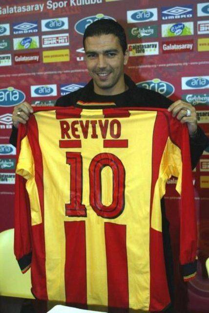<p>Fenerbahçe ve Galatasaray'ın eski oyuncularından Haim Revivo, İsrail'de düzenlenen dans yarışmasında ikinci oldu.</p>