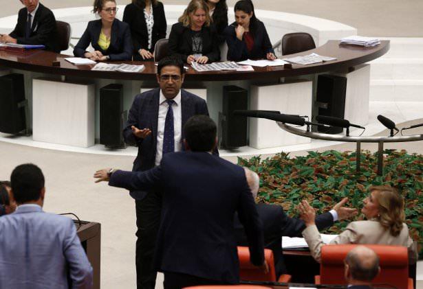 <p>Tartışmalar sürünce TBMM Başkanvekili Sadık Yakut birleşime ara verdi.</p>