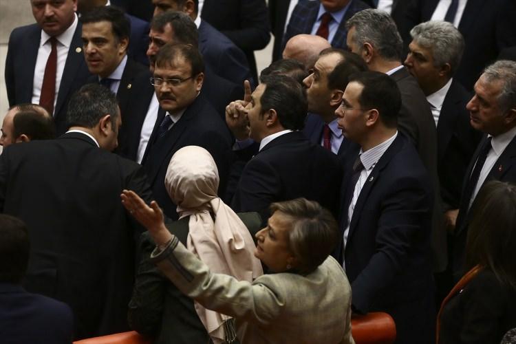 <p>Bunun üzerine söz alan AK Parti Grup Başkanvekili Bülent Turan, "Az önceki konuşmacı anayasa değişiklik teklifininin daha demokratik bir teklif değil de sözüm ona 'saltanat sevdalılarının', sözüm ona 'dikta rejimi yandaşlarının' hazırladığı bir metinmiş gibi ifade etmesini şaşkınlıkla izledik.</p>