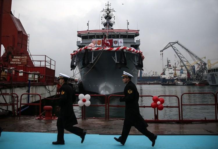 <p><strong>GAZİ ALEMDAR’DAN TCG ALEMDAR’A</strong></p>

<p>Modern savaş gemisinin ismi, Kurtuluş Savaşı’nda Karadeniz’de işgal donanmasına karşı mücadele eden ve üstün hizmetler gerçekleştiren Gazi Alemdar gemisi anısına verildi.</p>

