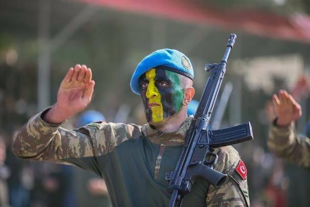 <p>Vatan millet ve deniz sevdası için buradayız. Subay adaylarıyız. Havada karada ve denizde vatani borcumuzu ödeyeceğiz." idiye konuştu.</p>