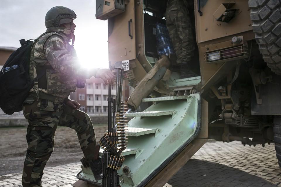 <p>Güvenlik güçleri, Cumhuriyet, Orman, Mezarlık, Yeni, Eski Kışla, Yeşildere, Esentepe, Dize ve Güngör mahallelerini terör örgütü mensuplarından temizleyerek yaklaşık 200 teröristi etkisiz hale getirdi.</p>
<p> </p>