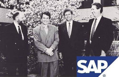 <p>SAP - 1972 yılında beş eski IBM çalışanı tarafından kurulan Alman yazılım şirketi SAP almanca “Systemanalyse und Programmentwicklung” kelimelerinin kısaltmasından oluşuyor. Türkçe karşılığı ise “Sistem analizi ve program geliştirme”.</p>
