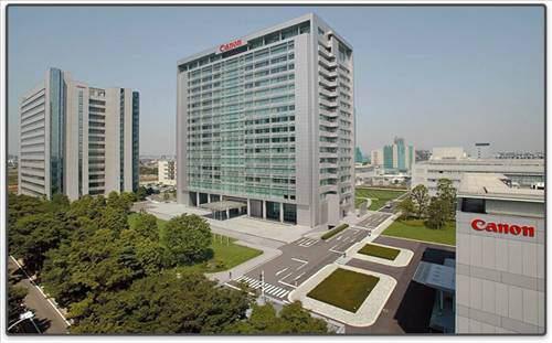 <p>CANON - 1937 yılında Kwanon ismiyle kurulan şirket 1947 yılından itibaren ismini Canon olarak değiştirdi. Budizm’de merhamet tanrıçası olarak kabul edilen Guanyin Japonya’da Kannon olarak bilinmektedir. Canon’un ismi de bu Kannon’dan gelmektedir.</p>
