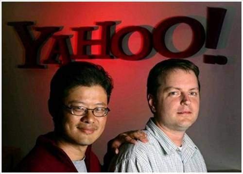 <p>YAHOO - 1 mart 1995 yılında Jerry Yang ve David Filo tarafından kurulan Yahoo! ismi aslında bir kısaltma. “Yet Another Hierarchical Officious Oracle” Türkçe karşılığı ise “Henüz başka bir tane hiyerarşik işgüzar kahin” şeklinde. Anlamsız bir cümle gibi görünse de Yahoo! kelimesinin kulağa hoş gelmesinden dolayı bu ismi seçtiler, kelimenin sonuna ise telaffuzundaki heyecanı göstermesi için ünlem koydular.</p>
