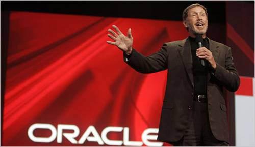 <p>ORACLE - Yazılım firması Oracle şirketinin kurucularından Larry Ellison Ampex firmasında çalışırken CIA tarafından finanse edilen Oracle isimli bir projede görev aldı. Ellison 1977 yılında kurucuları arasında olduğu şirkete Oracle ismini önerdi ve diğer iki kurucu ortağının da bu ismi beğenmesi ile Oracle markası doğdu. Oracle, eski Yunan ve Roma'da gaipten haber veren kahinlere verilen bir isimdi.</p>
