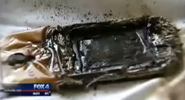 <p>Fotoğraflarda da görüldüğü gibi yastığın altında bulunan telefonun eridiğini ve yanmaya başladığını gördü.</p>

<p> </p>
