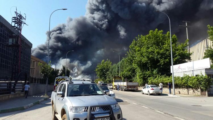 <p>Bursa'nın Kestel il&ccedil;esindeki tekstil fabrikasında &ccedil;ıkan yangın, kontrol altına alınmaya &ccedil;alışılıyor.</p>

<p>&nbsp;</p>
