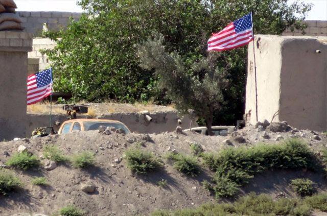 <p>Terör örgütü PKK'nın Suriye'deki kolu PYD'nin kontrolünde bulunan Tel Abyad ilçesinin Mumbatıh bölgesindeki 3 noktaya asılan ABD bayrakları indirildi ancak gümrük binasının üstündeki ABD bayrağı ise halen asılı duruyor.</p>
