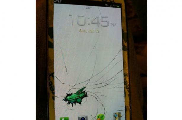 <p>İşte kırık ekranlı telefonlar için birebir fotoğraflar...</p>
<p> </p>