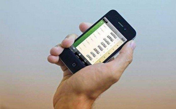 <p>Uzmanlar, cep telefonu temizliğine özen gösterilmesi gerektiğinin altını çizdi. Cep telefonunuz parçalara ayrılabiliyorsa, yine 3 ayda bir telefonu kapattıktan sonra en ince parçalarına kadar ayırmalısınız. Bataryayı pamuk ya da toz önleyici mendil ile temizledikten sonra, kart yuvası ve diğer ayrıntı bölgeleri kulak çöpü ya da kullanılmamış diş fırçası yardımı ile temizleyebilirsiniz.</p>
