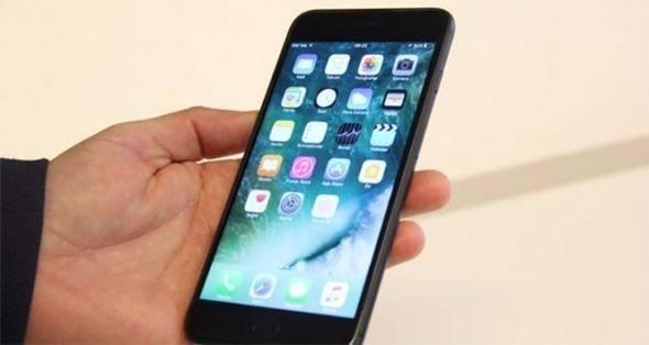 <p>Siri artık birçok dilde çeviri yapabilme yeteneğine sahip. Üstelik bu dil sayısı ilerleyen zamanlarda daha da artacak. Ayrıca canınız sıkıldığında Siri’ye ‘sevdiğim bir şeyler çal’ diyerek Apple Müzik’ten şarkılar çalmasını sağlayabilirsiniz.</p>
<p> </p>