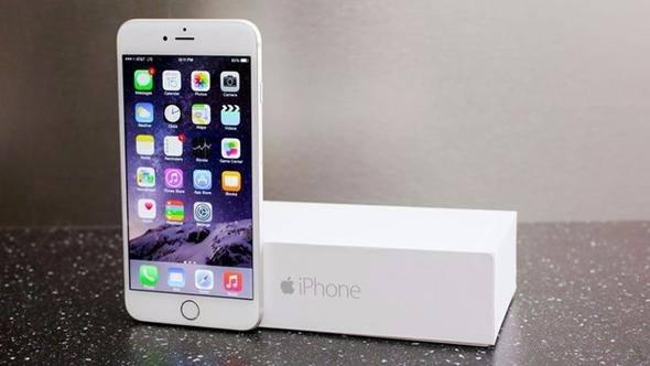 <p>iOS 11 ile birlikte Apple Haritalar, bulunduğunuz şeritleri algılayarak size hız sınırlarını bildirecek ve gitmek istediğiniz yere göre sizi geçmeniz gereken şeride yönlendirecek. Ayrıca havaalanları, alışveriş merkezleri gibi büyük yapıların içerisindeki bölümlerin yerlerini tabela takip etmek zorunda kalmadan haritalar üzerinden öğrenebileceksiniz.</p>
<p> </p>