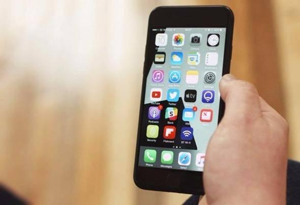 <p>iOS 11’de ‘haberler’ uygulaması yenilenmedi. Fakat Apple’ın söylediğine göre artık ilgi alanımıza göre haberler göreceğiz. Artık Haberler’e girdiğimizde, önceden okuduğumuz haberlere göre daha kişiselleştirilmiş bir haber listesi göreceğiz.</p>
<p> </p>