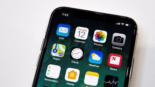 <p>iOS 11 ile birlikte iPad’ler tıpkı Mac’lerde olduğu gibi bir uygulama istasyonuna kavuşuyorlar. Uygulama istasyonunu açtığınızda istediğiniz uygulamayı başlatabilir, kontrol merkezine erişebilir ya da arka planda çalışan uygulamalar arasında geçiş yapabilirsiniz.</p>
<p> </p>