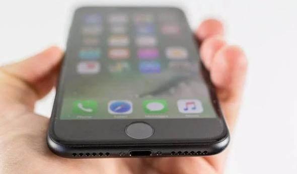 <p>Peki bu akşam kimler iOS 11'i telefonlarına kurabilecek? <br />
<br />
iPhone 7'si olanlar...</p>
