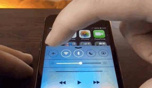 <p>%100 etkili olduğunu söylemek mümkün olmasa da, uzmanlar uçak modunda olan iPhone'ların daha hızlı şarj olduğu konusunda hem fikir.</p>
<p> </p>