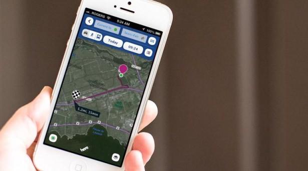 <p><strong>Here Maps </strong><br />
<br />
Nokia tarafından geliştirilen Here Maps, Google Haritalar veya Apple Maps gibi cihazınızda önceden yüklü olarak bulunan uygulamalara göre büyük bir avantaja sahip. Bu avantaj ise çevrimdışı haritalar. Yani hareket halindeyken yüksek veri alışverişinden çekinmeden navigasyon sisteminizi kullanabileceksiniz. </p>

