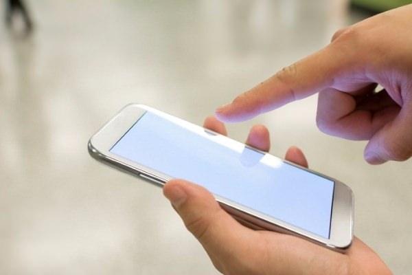 <p>Ayda bir kez olsun şarjınız yüzde 100 olsa dahi 30 dakika daha fazla telefonunuzu şarjda bırakmayı deneyin</p>
