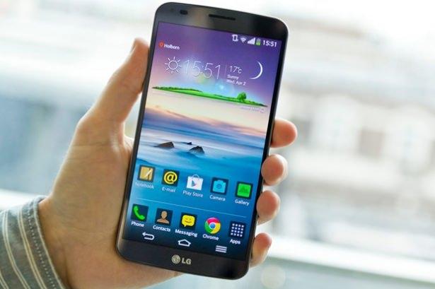 <p>Uygulamaları SD karta taşıyın: Uygulamaları telefonun dahili alanına değil, SD Karta kurun veya “medya alanına” taşıyın. Android’de uygulama kontrolü menüsü içinde bunun için özel bir düğme bulunuyor. Bazı uygulamalar, çalışmak için dahili depolama alanında olmak isterler ama Facebook veya benzeri, hayati olmayan, hatta medya alanına taşınmayı kabul eden tüm uygulamaları medya alanına veya harici SD karta taşıyın, hiç acımayın.</p>
