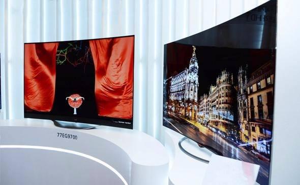 <p><strong>Uzaktan Kumanda </strong><br />
<br />
Kumanda kalabalığı ortadan kaldıracak çözümler de markalar tarafından sunulmaya başlandı. Örneğin Samsung'un yeni TV modellerinde yer alan kumanda diğer tanımlı cihazları da kontrol edebiliyor. Bu gibi özellikler TV seçiminizde etkili olabilir.</p>
