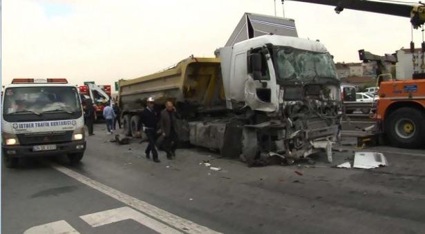 <p>TEM'de 13 aracın karıştığı zincirleme kaza sonrasında otoyol trafiğe kapandı</p>
<ul>
</ul>