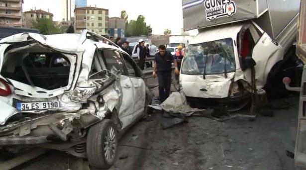 <p>TEM Otoyolu'nun Edirne yönü İSTOÇ mevkiinde 13 aracın karıştığı zincirleme kazası nedeniyle otoyol trafiğe kapandı.</p>
<p> </p>