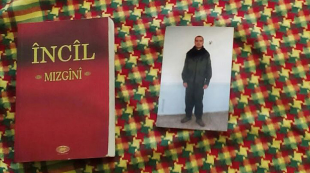 <p><strong>YİNE İNCİL BULUNDU</strong></p>
<p>Teröristlerin kullandığı evlerde ve barınaklarda, içinde bomba yapımında kullanılan malzeme de olan çok sayıda mühimmat ele geçirilirken, bulunan İncil de dikkat çekti. Daha önce de örgütün sığınaklarında çok sayıda İncil bulunmuştu.</p>