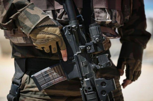 <p>24 Temmuz 2015’ten bu yana yapılan operasyonlarla terör örgütü PKK’ya ait 290 bin silah ve mühimmat ele geçirildi.</p>
