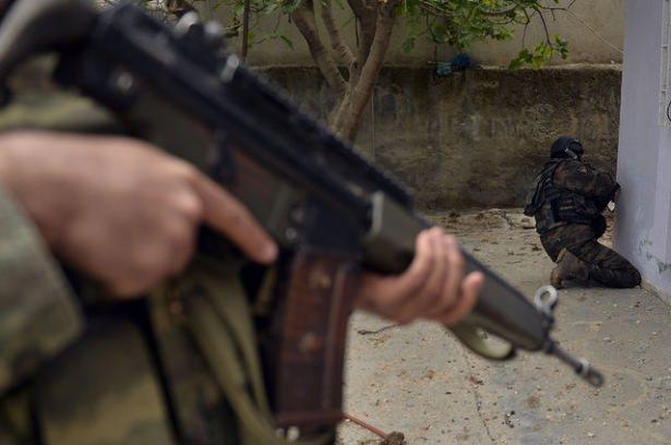 <p>'2017 SONUNDA PKK'NIN YÜZDE 90'I ETKİSİZLEŞİR'</p>
<p>-PKK ilan ettiği ateşkesi 2014 yaz başında bozabilirdi ama erteledi. Daha çok hazırlandılar.</p>